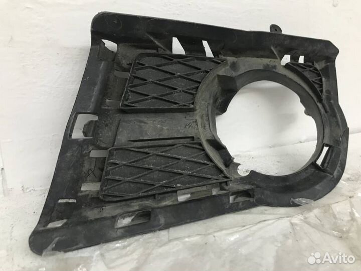 Накладка противотуманной фары левой