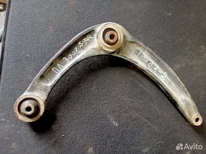 Рычаг подвески передний левый Peugeot 3008