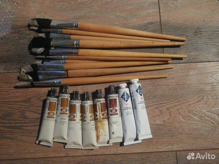 Кисти, холст, краски