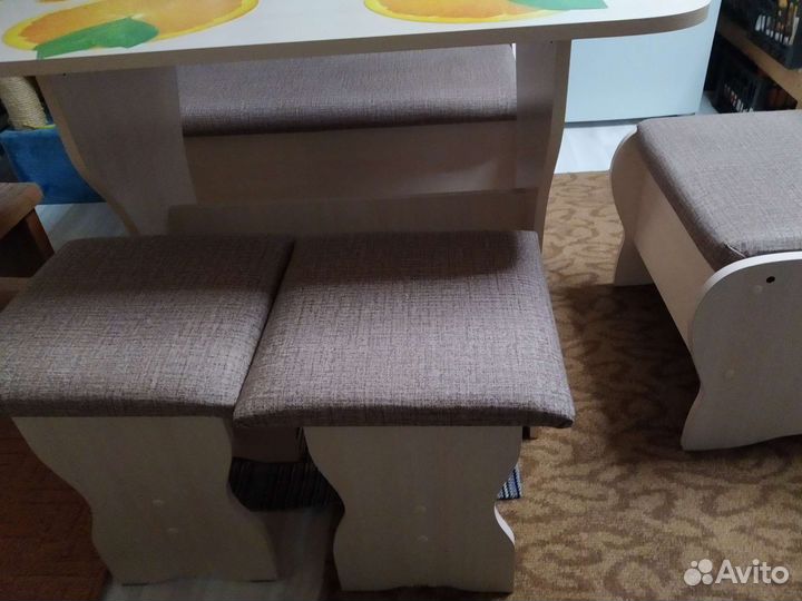 Кухонный уголок со столом новый