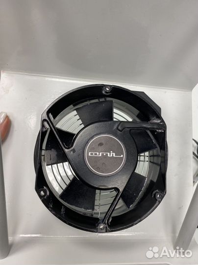 Маникюрная вытяжка