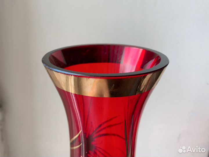 Ваза из красного стекла винтаж