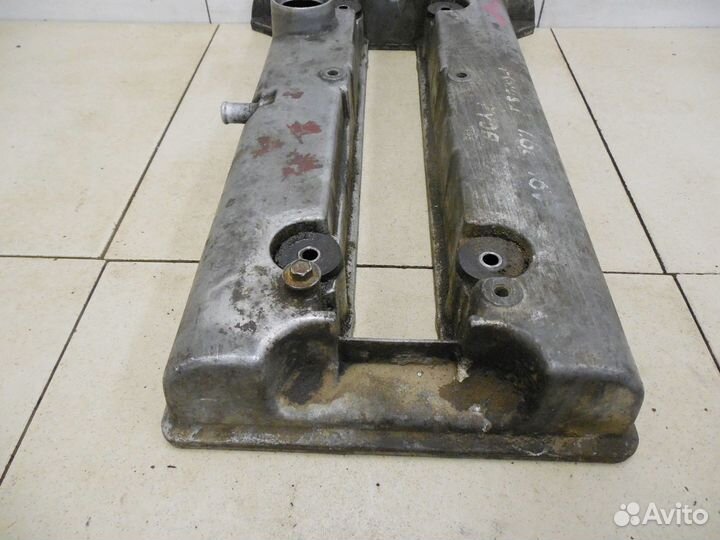 Крышка головки блока (клапанная) Focus I 1998-2004