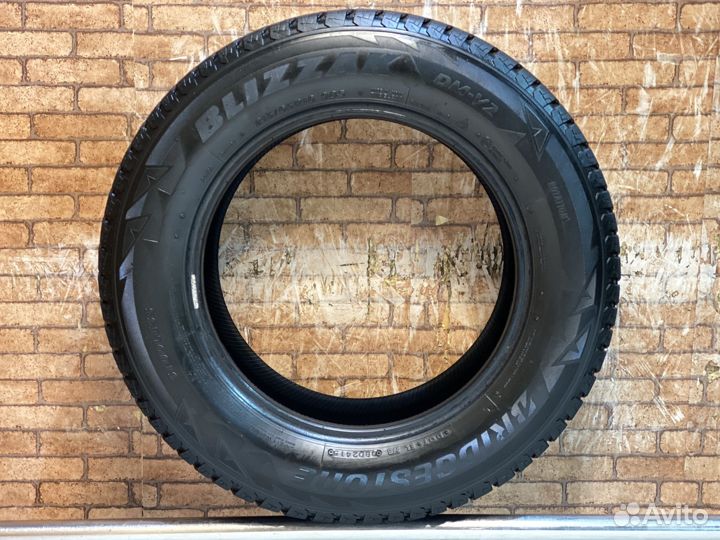 Bridgestone Blizzak DM-V2 215/65 R16