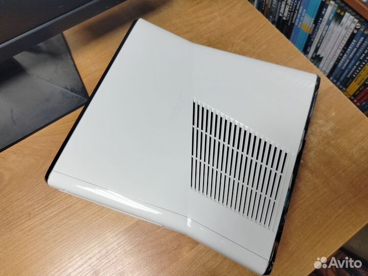 Xbox 360S 320Gb FreeBoot 48 Игр Геймпад