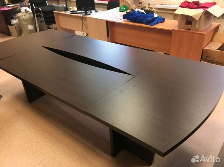 Стол переговорный венге. В наличии. С НДС