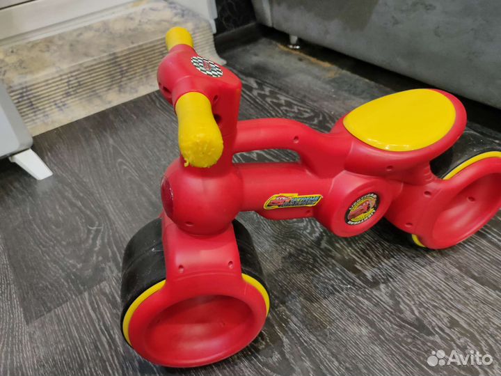 Детский беговел (каталка) для малышей