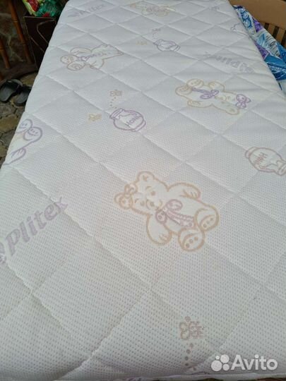 Детская кровать,бу,к ней новый матрас plitex