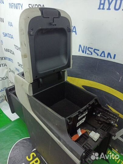 Подлокотник Kia Carnival 4