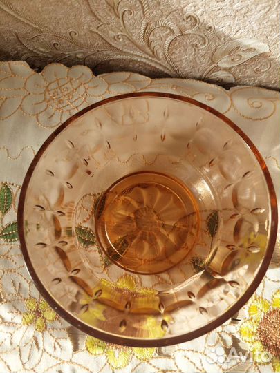 Сахарница с крышкой, цветное, медовое стекло