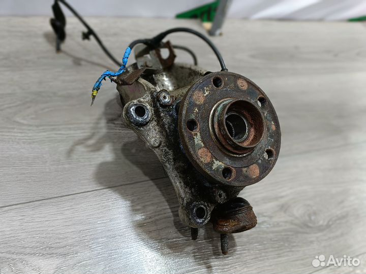 Левый кулак в сборе для Volkswagen Passat B6