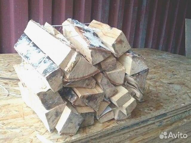 Купить дрова от производителя. Березовые дрова. Дрова берёзовые колотые. Вязанка дров. Дрова в мешках.