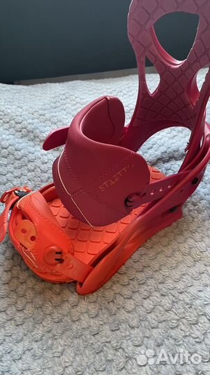 Сноуборд с креплениями и ботинками