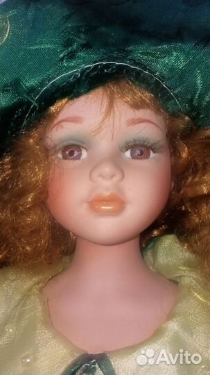Кукла фарфоровая