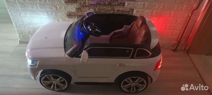 Детский электромобиль двухместный бу