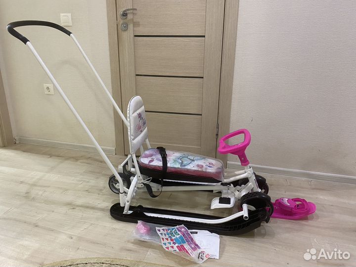 Новый Снегокат с колесами и родительской ручкой