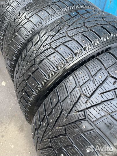 Roadstone Winguard WinSpike 215/55 R17