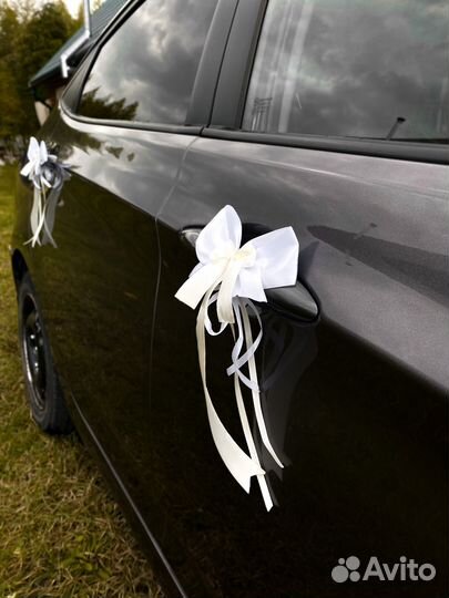 Свадебное украшение на автомобиль