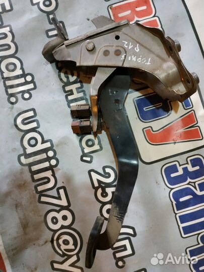 Педаль тормоза Nissan Primera P12