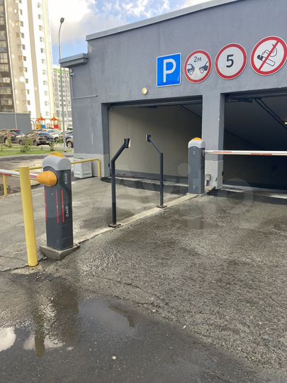 Машиноместо, > 30 м²