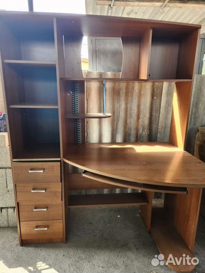 Компьютерный стол