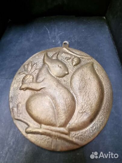 Панно, чеканка. Белка. ссср. Диаметр 13 см