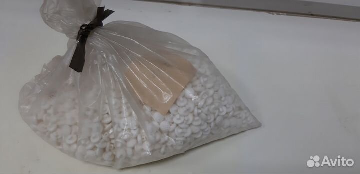 Пуговицы белые на ножке