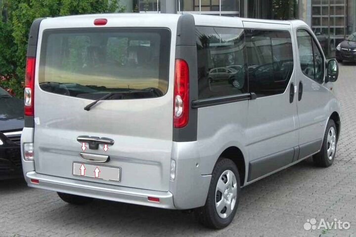 Накладка над номером Renault Trafic 2001-2014