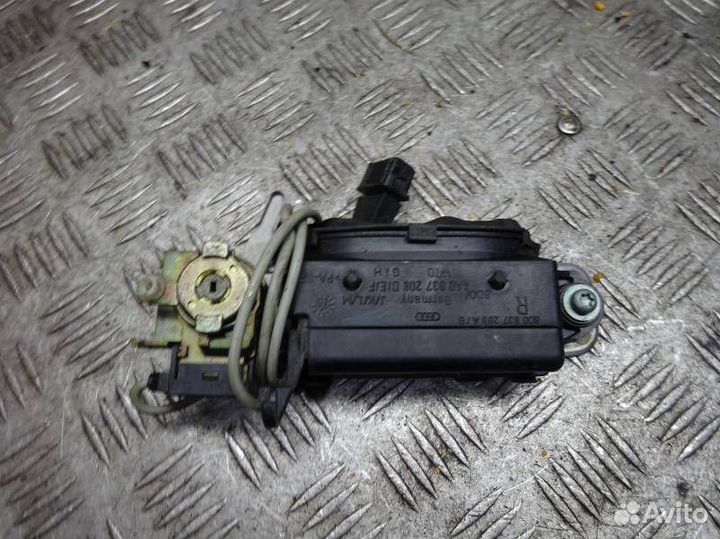 Ручка наружная двери сдвижной правой Audi A6 4A/C4