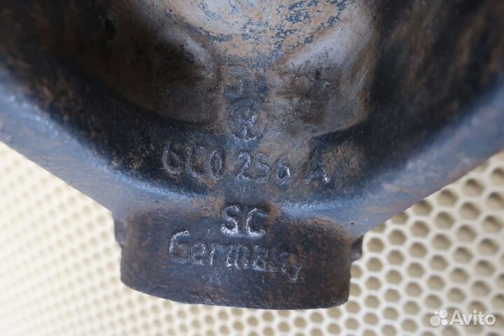 Кулак поворотный правый VW Polo Sedan