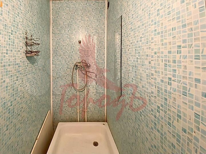 Комната 10,9 м² в 6-к., 1/5 эт.