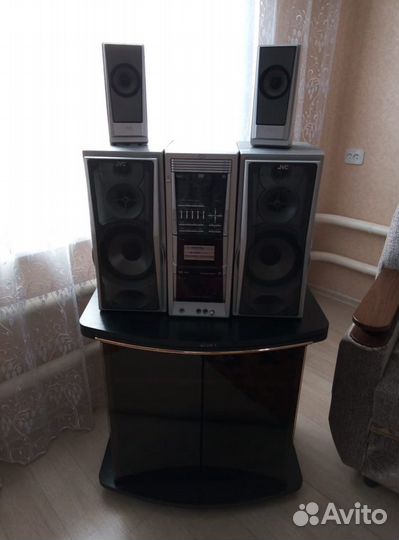 Музыкальный центр с караоке, тумба в подарок
