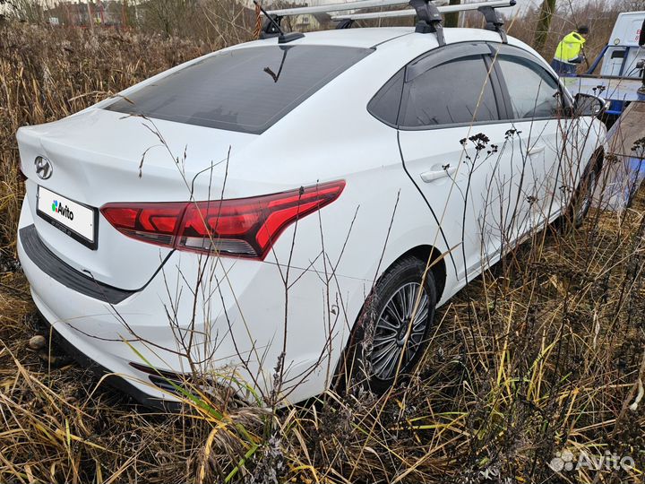 Hyundai Solaris 1.4 МТ, 2018, битый, 275 000 км