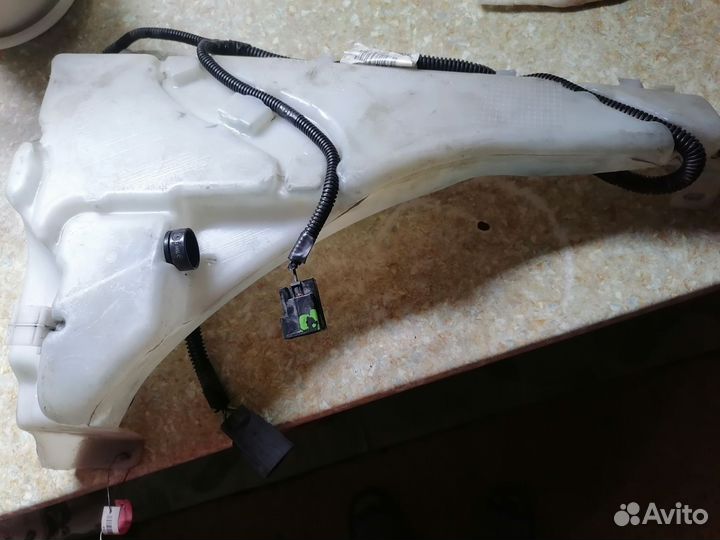 Бачок омывателя на Вольво S40