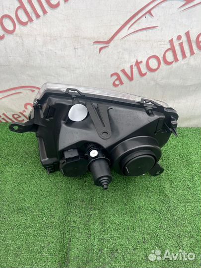 Фара передняя правая Renault Duster HSM F4R