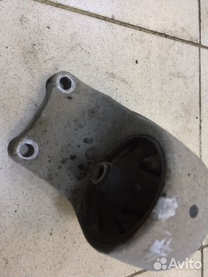 Подушка коробки передач левая Nissan Almera