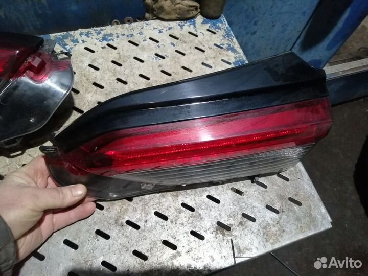 Фонарь задний в крышку багажника Toyota RAV4 XA50