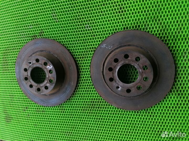 Диск задний на VW Passat B7 11-15 CC