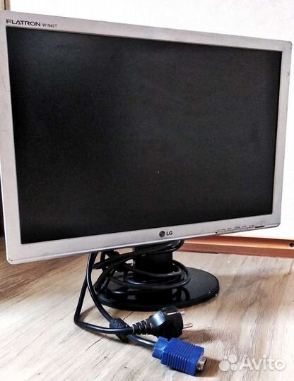 Монитор LG 19