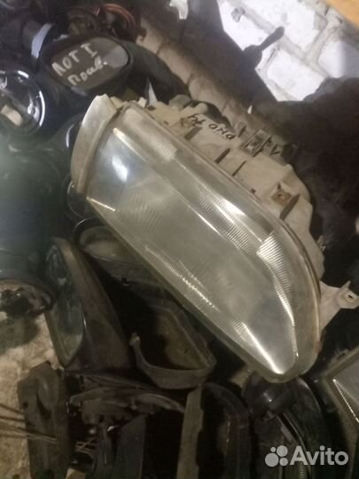 Фара на Рено 19