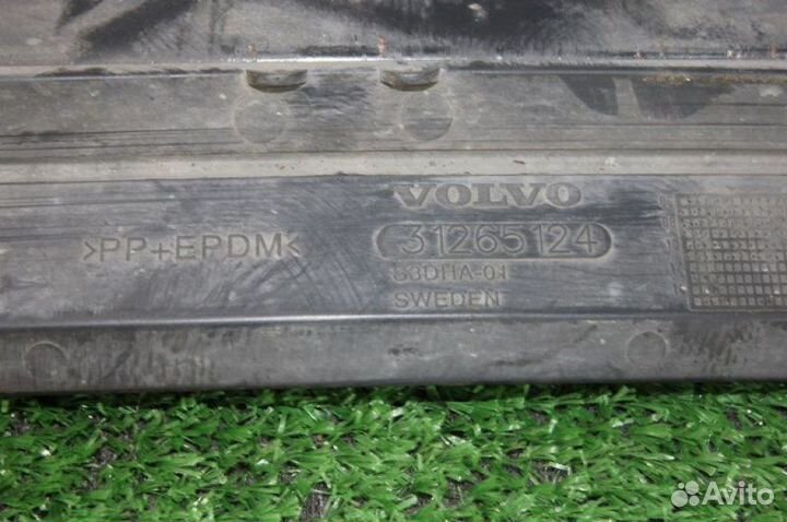 Рамка радиатора Volvo V70 Iii BW