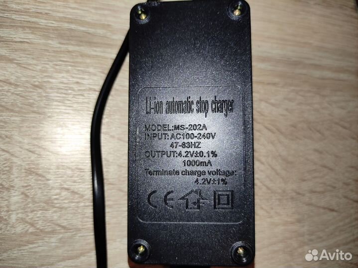 Зарядное устройство для аккумуляторов 18650