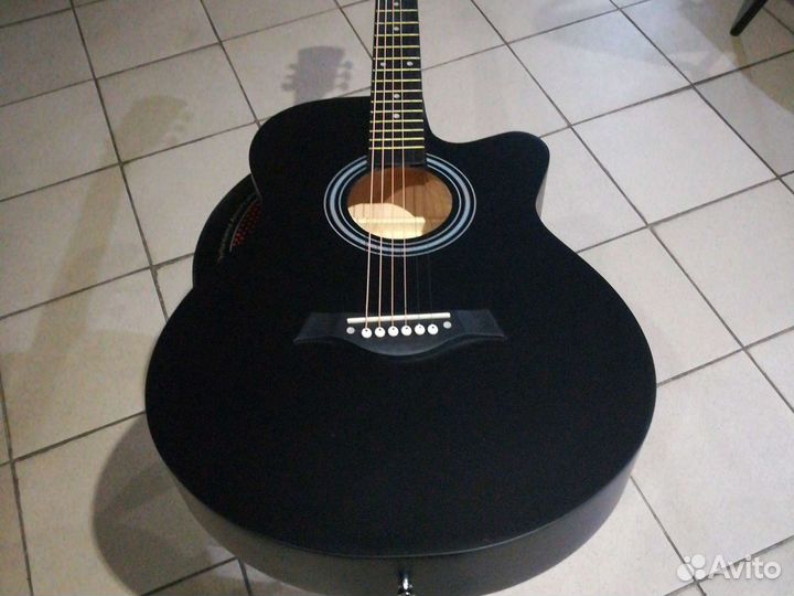 Акустическая гитара