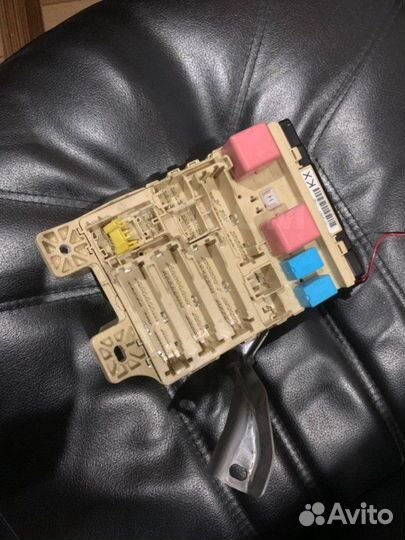 Блок предохранителей салона Toyota Harrier GSU30W