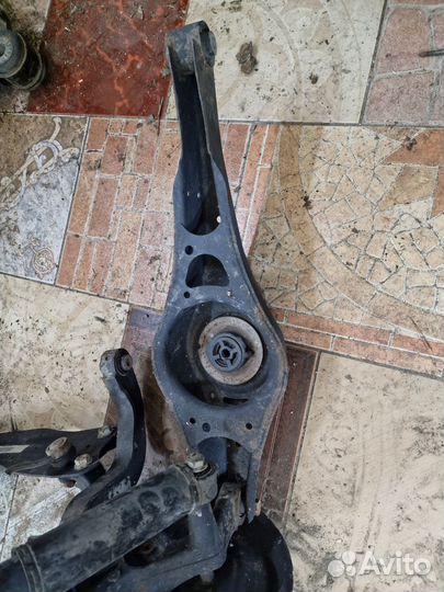 Задний подпружинный рычаг Volkswagen Jetta 5