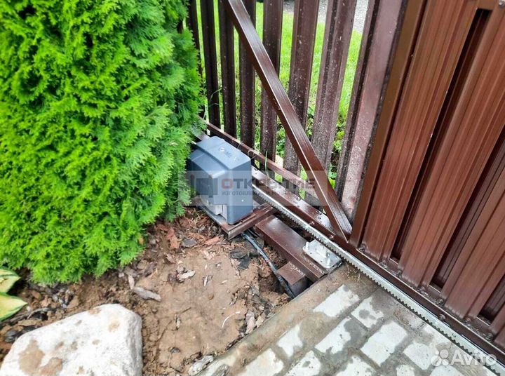 Откатные ворота из дерева