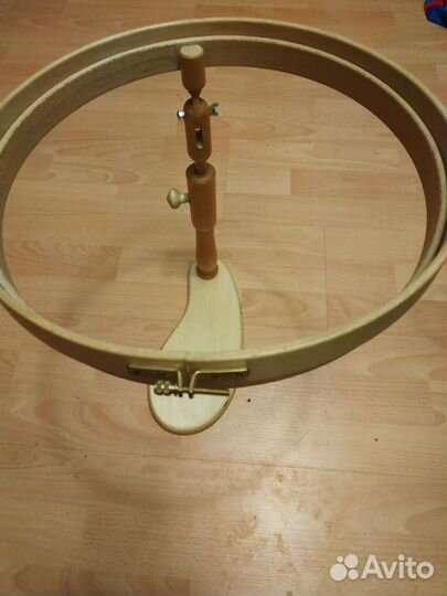 Настольная подставка для вышивки