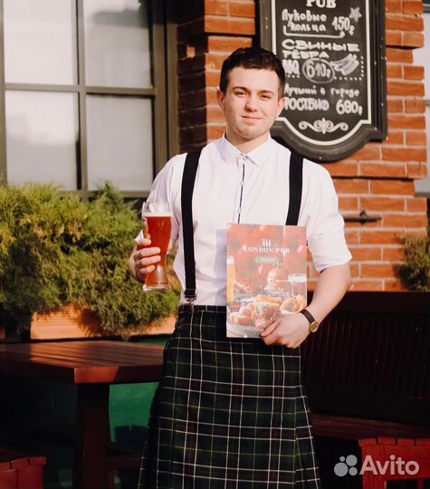 Официант в 