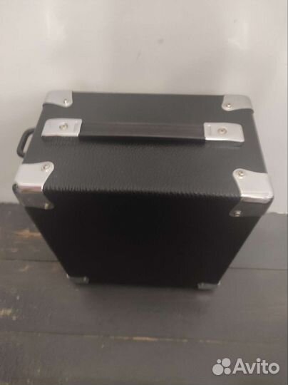 Компактный 100 вт комбоусилитель Phil Jones AG100