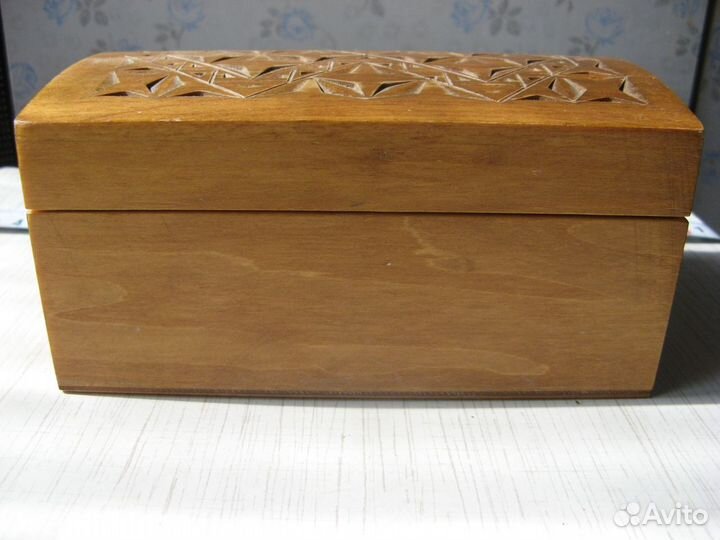 Шкатулка деревянная с резьбой на крышке СССР